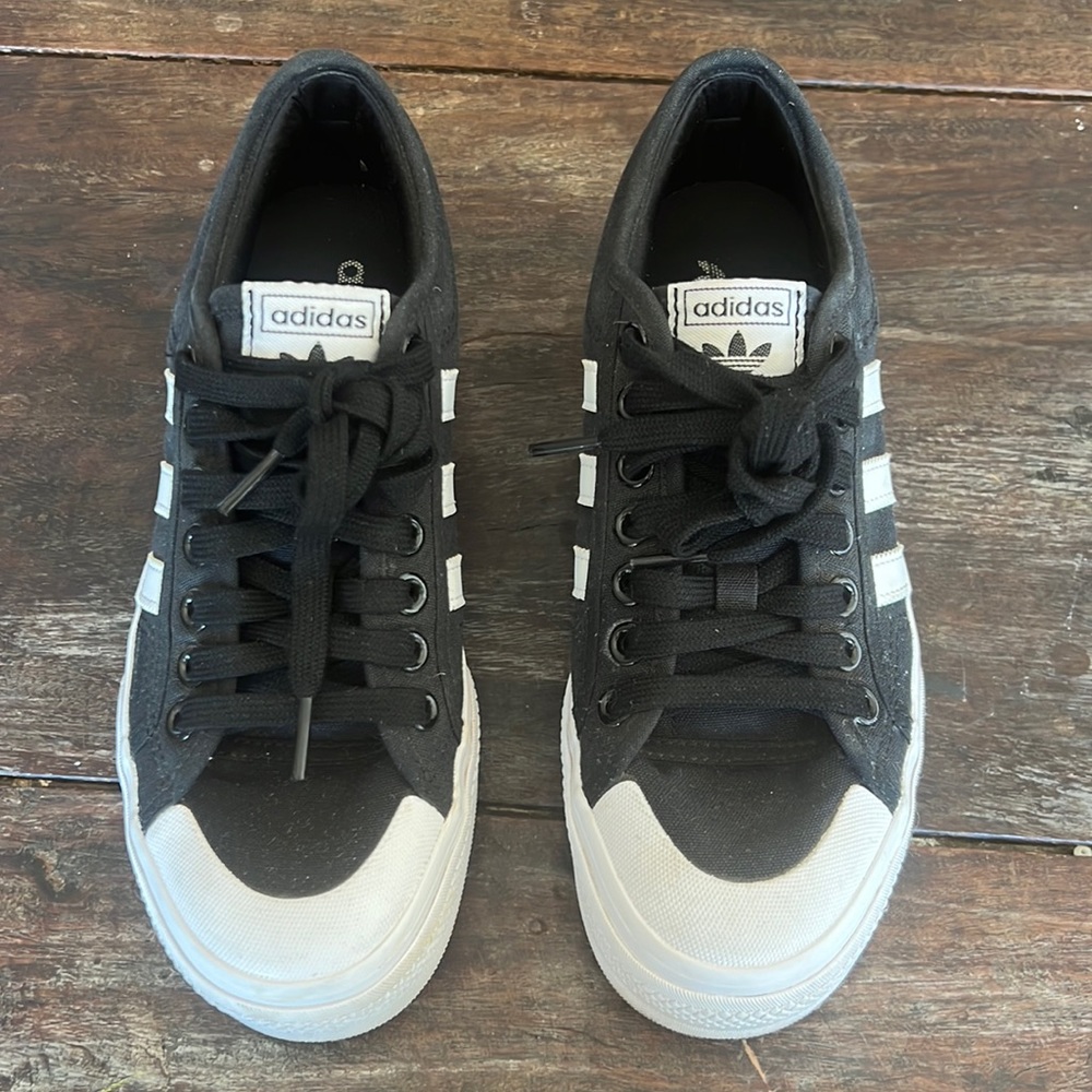 Adidas Nizza Platform worn once! Clean,comfy w/ a solid inch and a half platform
